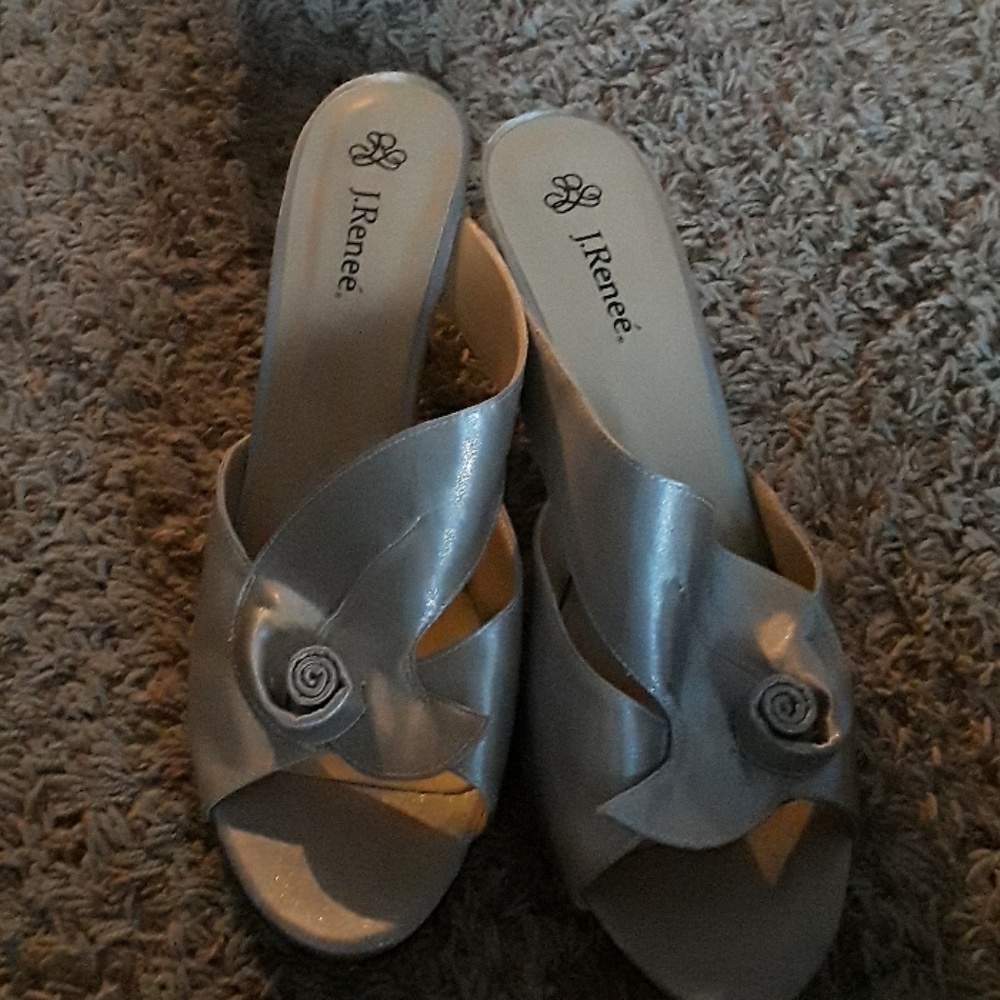 Women's dress shoes